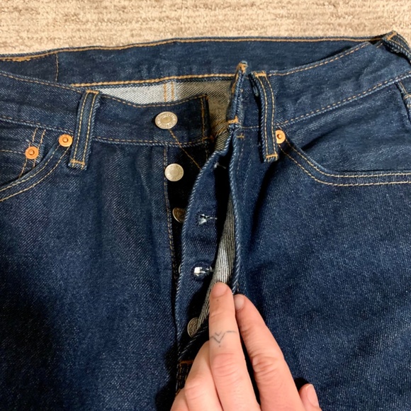 Men’s Levis - Picture 4 of 5